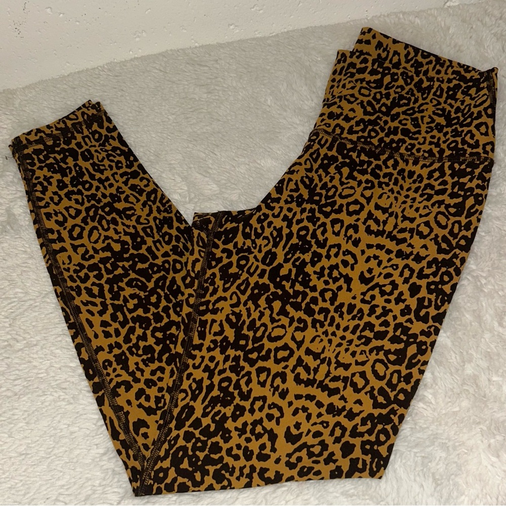 Like NEW! Cheetah Print Leggings